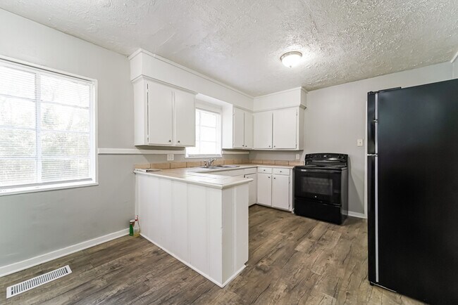 Foto del edificio - 3151 Shirley Dr