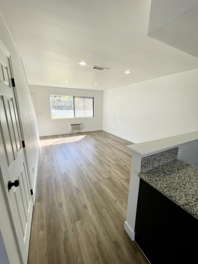 Building Photo - 1131 E Citrus Ave