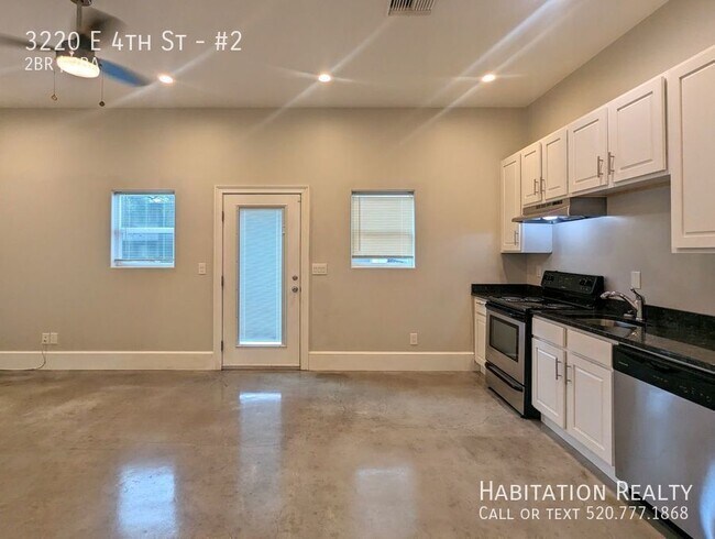 Building Photo - 3220 E 4th St