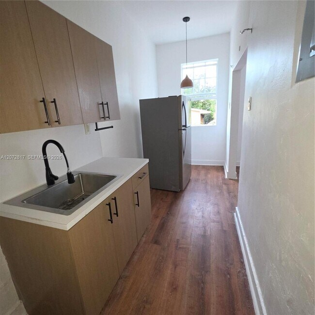 Foto del edificio - 35 NE 64th Terrace