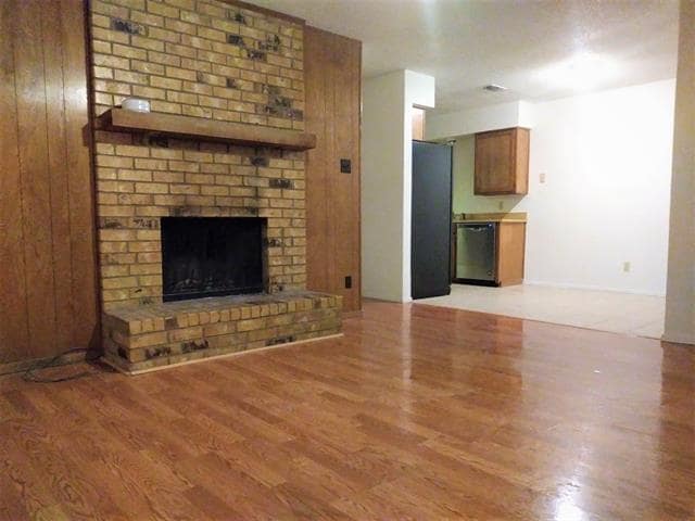 Foto del edificio - 717 Windcrest Dr