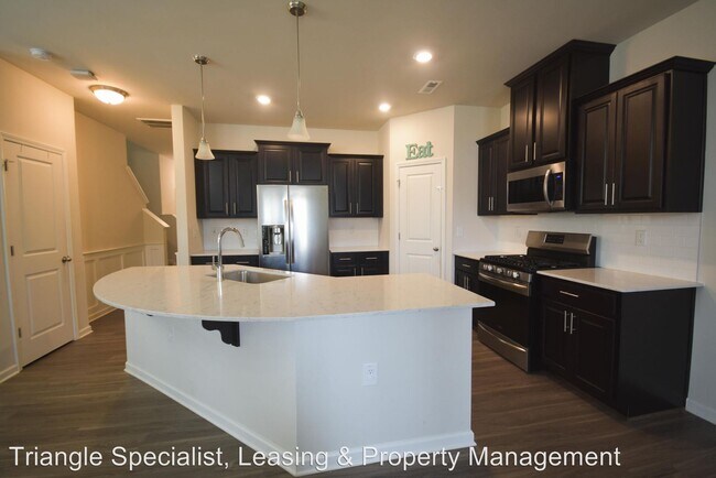 Foto del edificio - 3 br, 2.5 bath House - 6042 Beale Loop