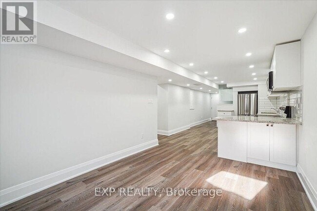 Building Photo - 21 Coldwell Bay Cir
