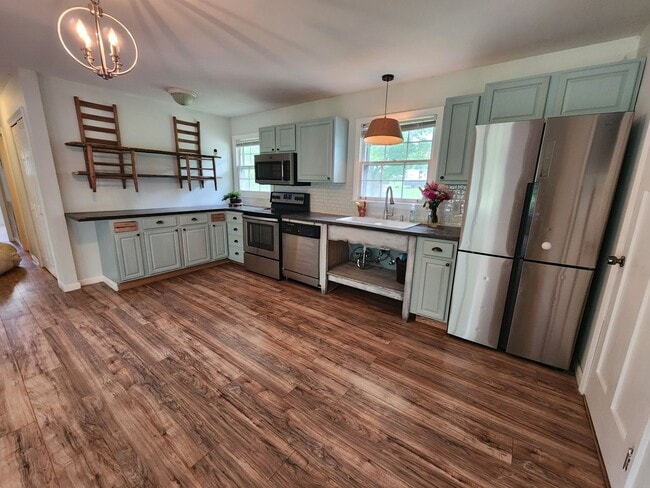 Foto del edificio - Remodeled home just two minutes from Spring Hill's Main Street!