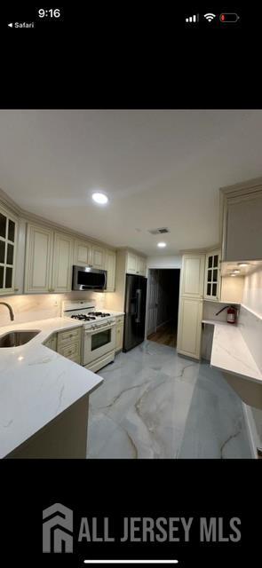 Building Photo - 405 N Oaks Blvd