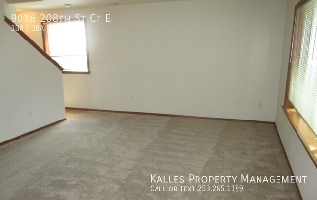 Building Photo - Beautiful 3 Bed 2.5 Bath Duplex in Graham