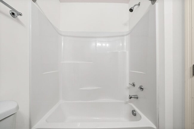 Building Photo - Spacious Rental - Minutes from Downtown Nashville!