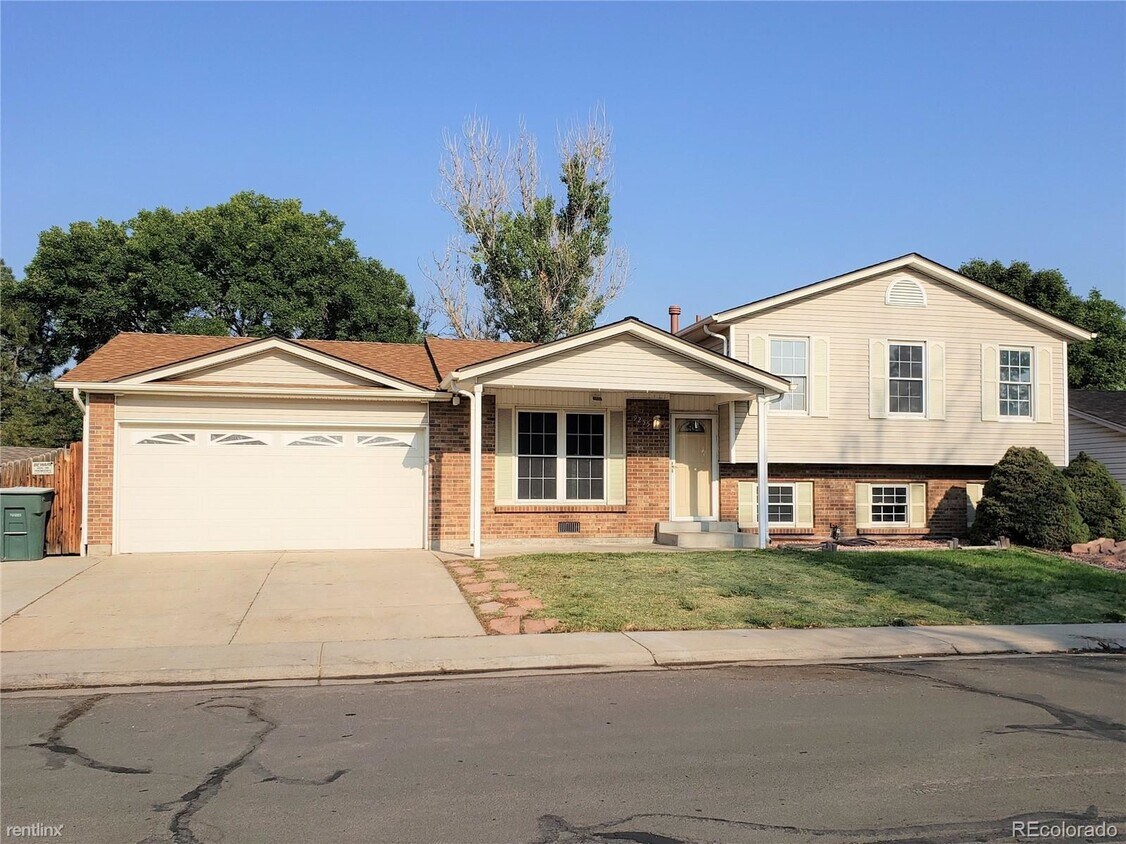 Foto principal - 4 br, 1 bath House - 9255 Clermont Drive