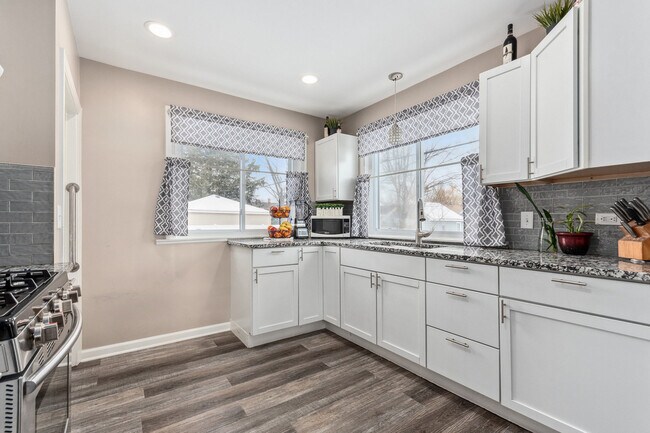 Foto del edificio - 552 Simms St