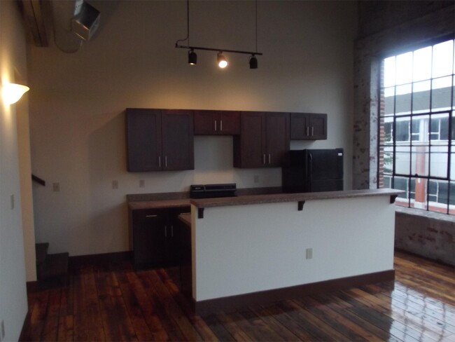 Building Photo - 125 Inman St E