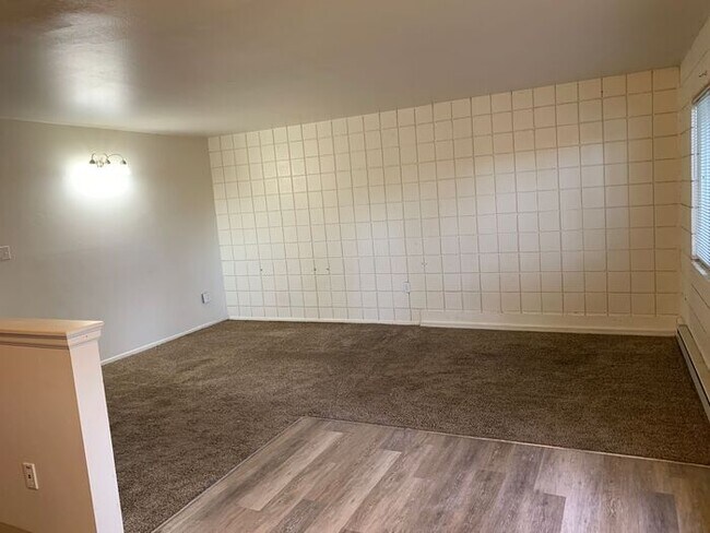 Foto del edificio - 1 Bed/1 Bath in Fort Collins. Across From City Park!!