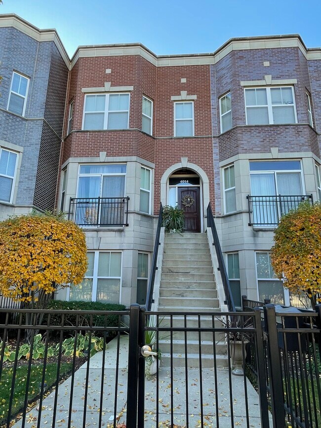 Building Photo - 4014 S Oakenwald Ave