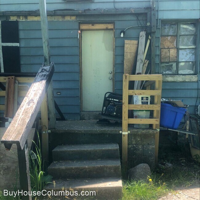 Building Photo - 3 br, 1 bath House - 580 Elwood Ave.