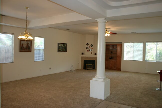 Foto del edificio - 11917 Roaring River Ave