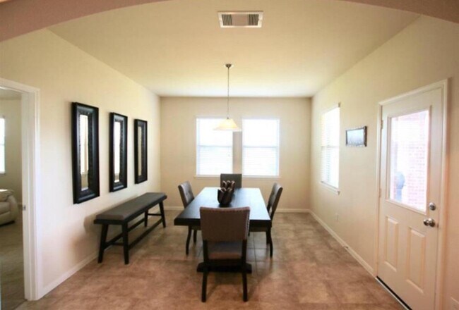 Foto del edificio - 2227 Leonetti Ln