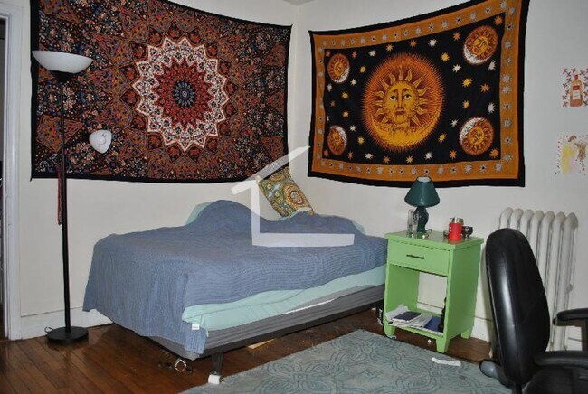 Foto del edificio - BU West Egmont and St Paul St Listings are Here for 9.1   3 Bed 2 Bath HURRY :-) NO FEE