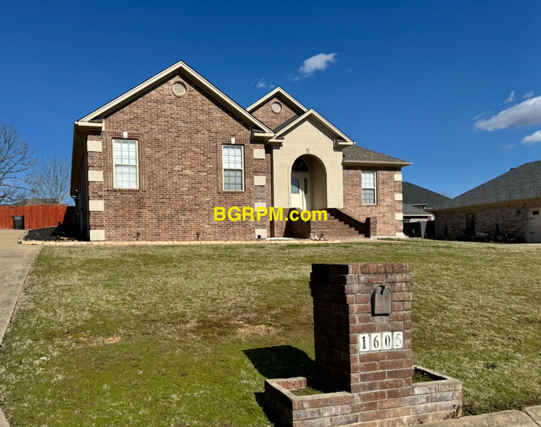 Foto principal - 3 Bed 2 Bath in Jacksonville