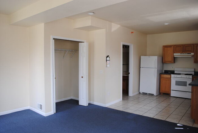 Building Photo - SPACIOUS STUDIO - 5 MIN FROM CAMPUS - AVAI...