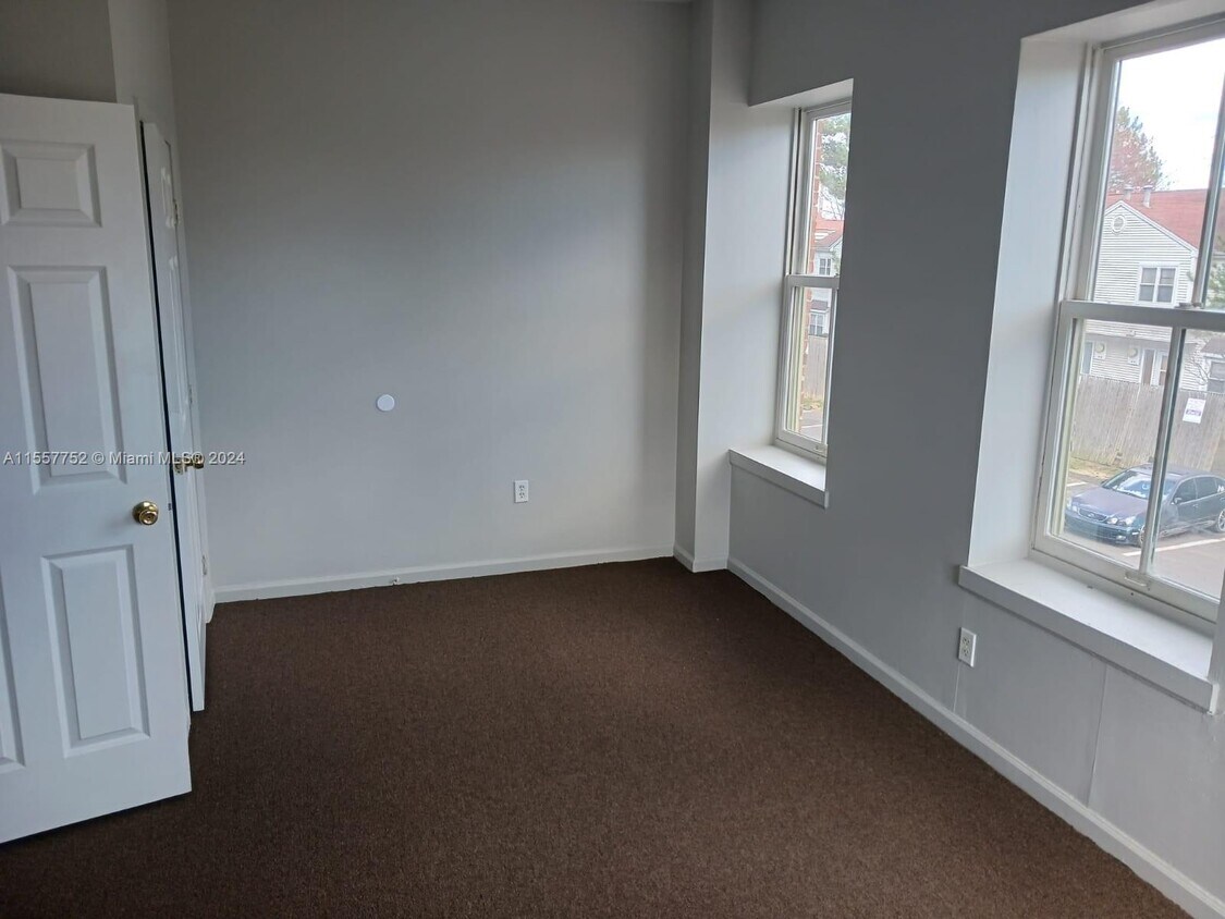 Foto principal - 588-612-612 E Main St