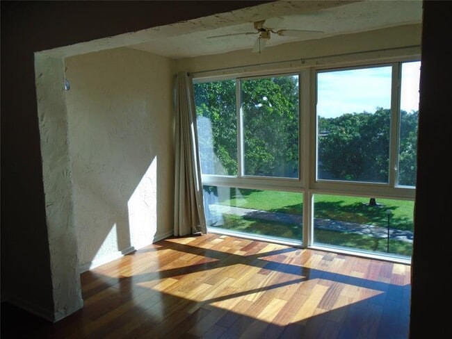 Foto del edificio - 608 SW Natura Blvd