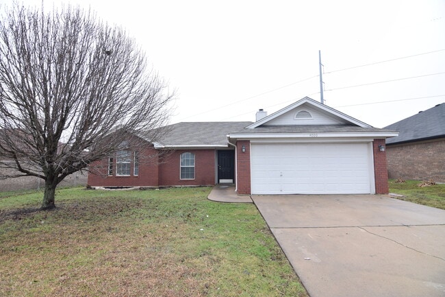 Building Photo - 4000 Mustang Dr