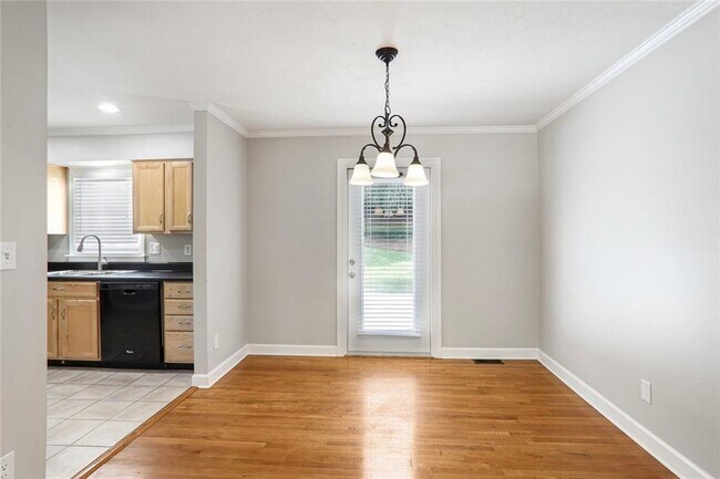Foto del edificio - 2349 Burch Cir NE