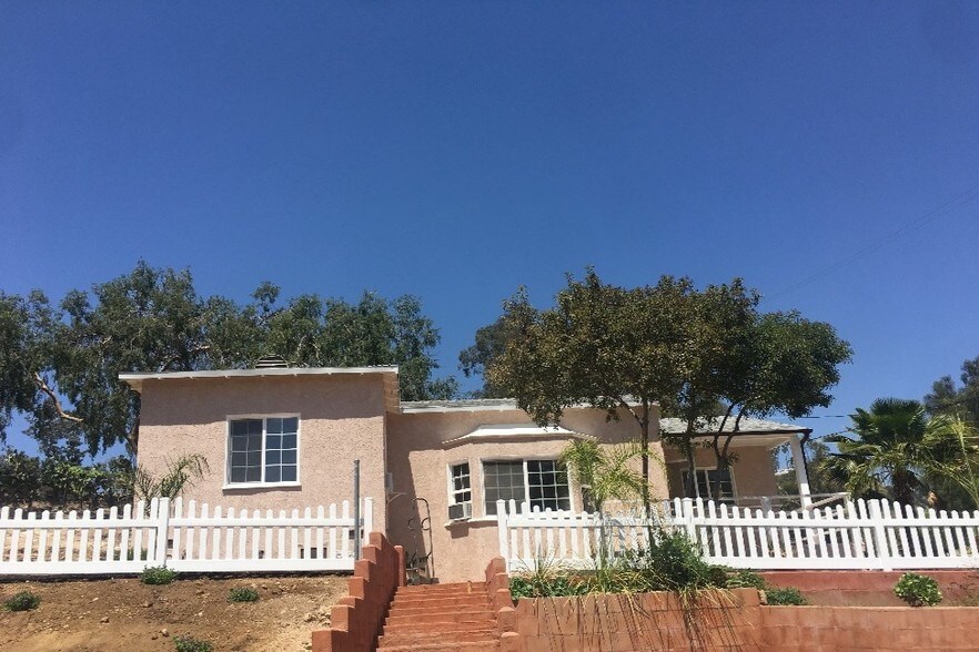 Primary Photo - 9839 Sunland Blvd