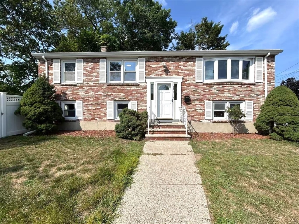 Primary Photo - 122 Running Brook Rd