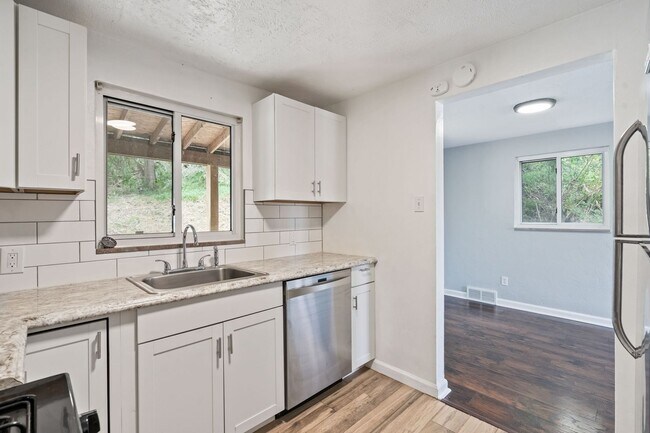 Building Photo - 446-448-448 Jacobson Dr