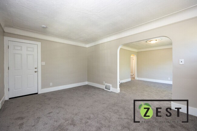 Building Photo - 15767 Pinehurst St