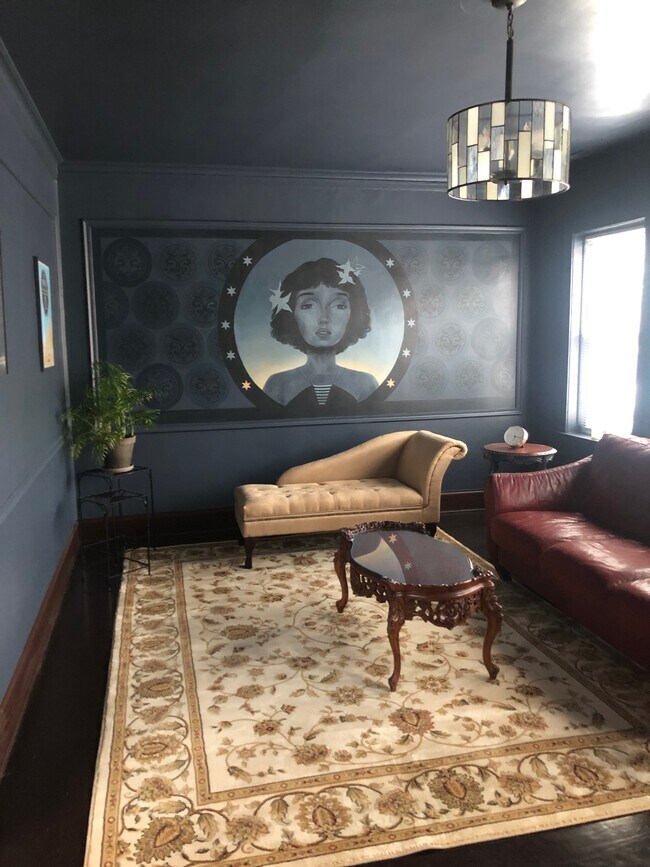 Living Room - 1012 N Western Ave