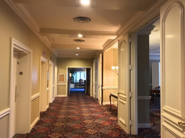 Hallway - 4545 Wornall Rd