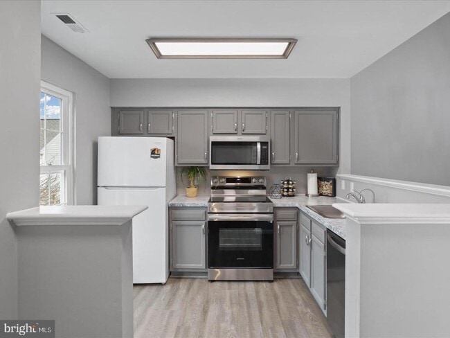 Foto del edificio - 9422 Scarlet Oak Dr