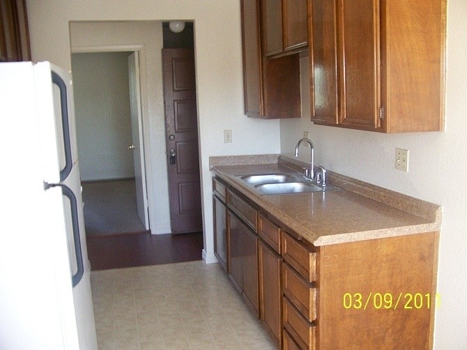 Primary Photo - 412 S Oakley Ave