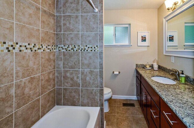 Full sized bathroom - 110 Goss Ave
