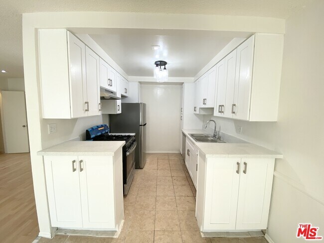 Foto del edificio - 7654 Fountain Ave