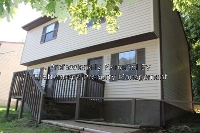 Building Photo - Mid-town 2 BR 1 Bath on Bus Line