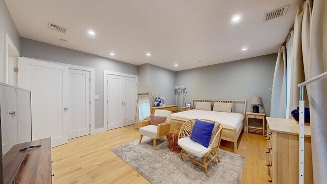 Building Photo - 186 Havre St