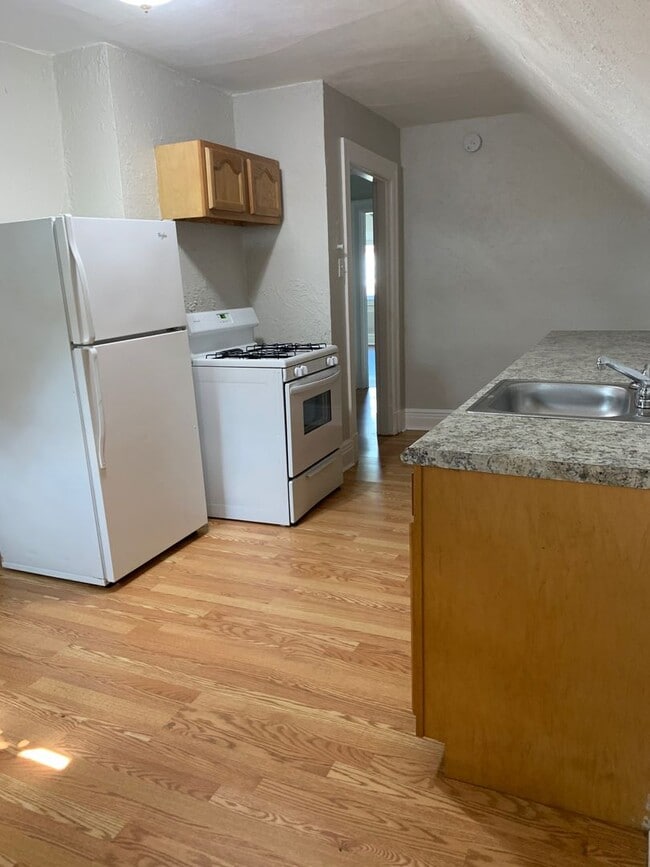 1 Bedroom in Bellevue with Private deck! - 1 Bedroom in Bellevue with Private deck! Apartment