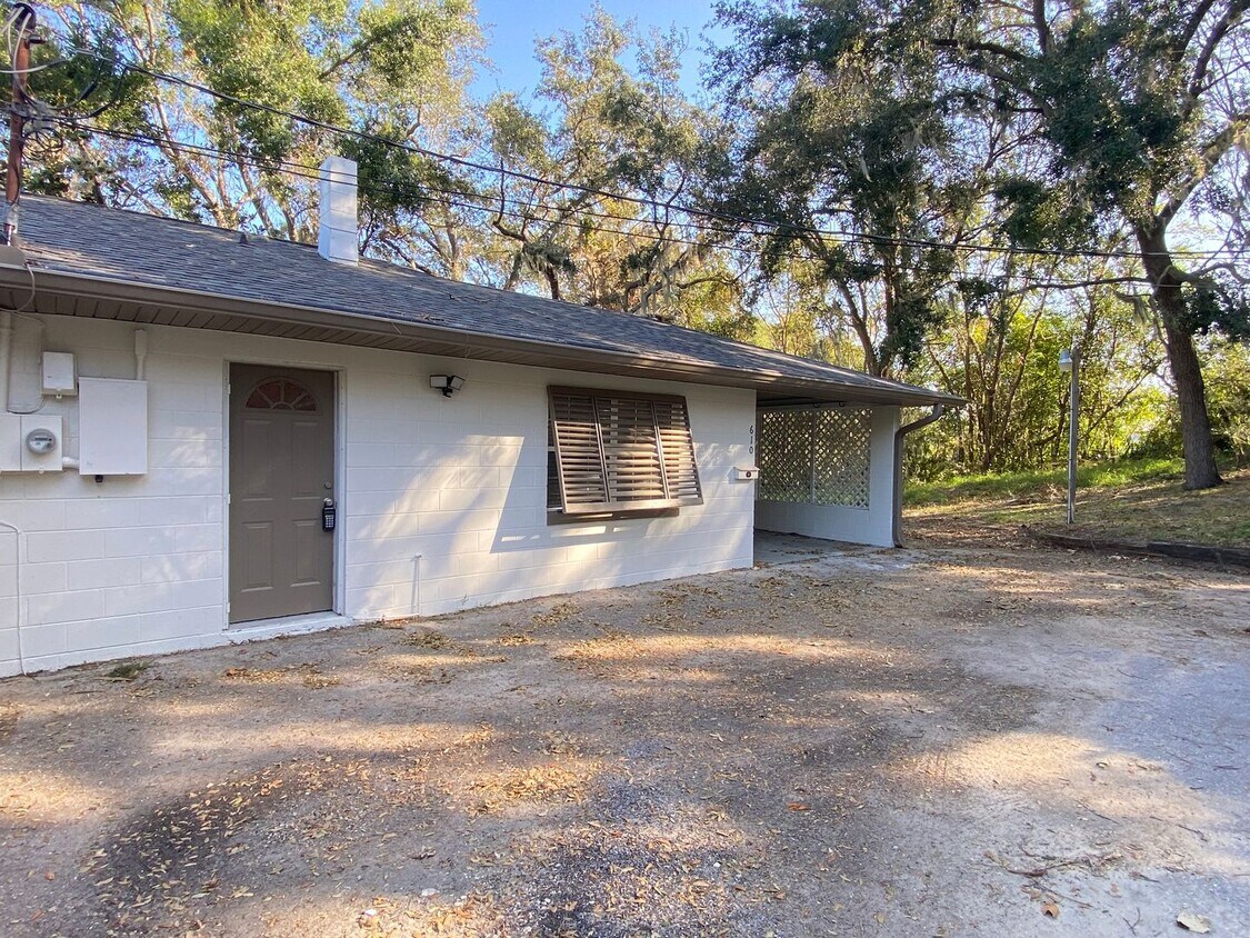 Foto principal - 2 Bedroom, 1 Bath Duplex - Priced to Rent!