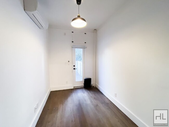 Building Photo - Carroll Gardens 3-Bed 1 Bath