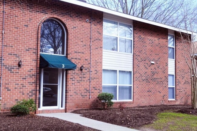 Building Photo - Olde Jamestowne Apartments
