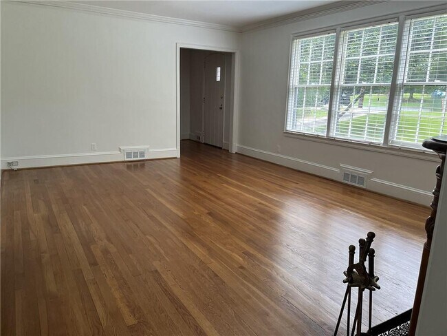Foto del edificio - 250 Brighton Rd NE