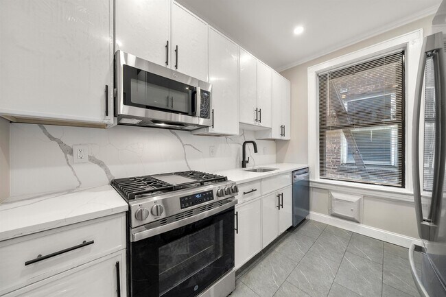 Foto del edificio - 219 Mallory Ave