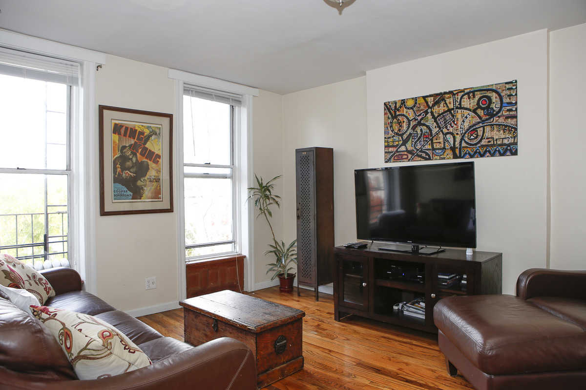 Primary Photo - 451 Putnam Ave