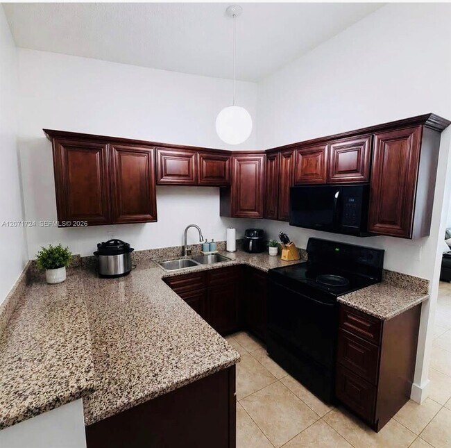 Building Photo - 9614 SW 148th Ct