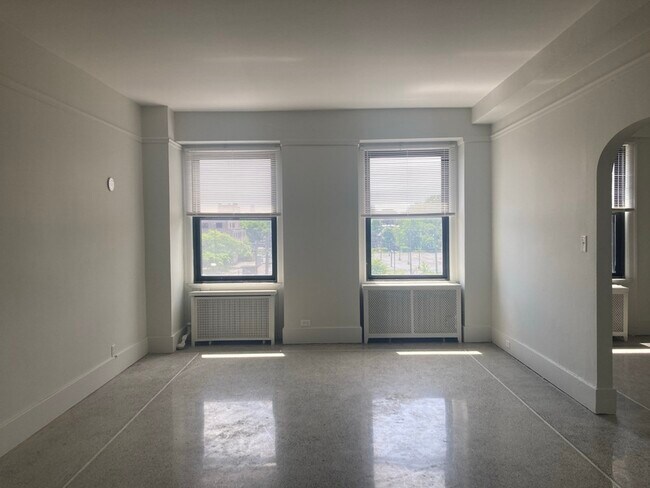 Building Photo - 1502 E Jefferson Ave