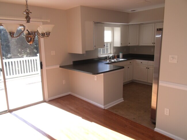 Building Photo - 160 Crown Pointe Dr