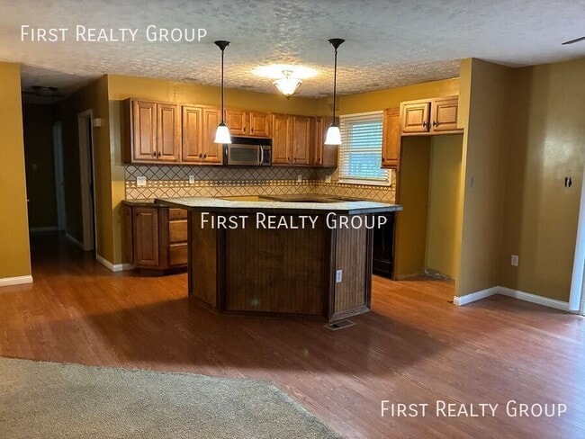 Photo - 37 W Lytle-Five Points Rd House