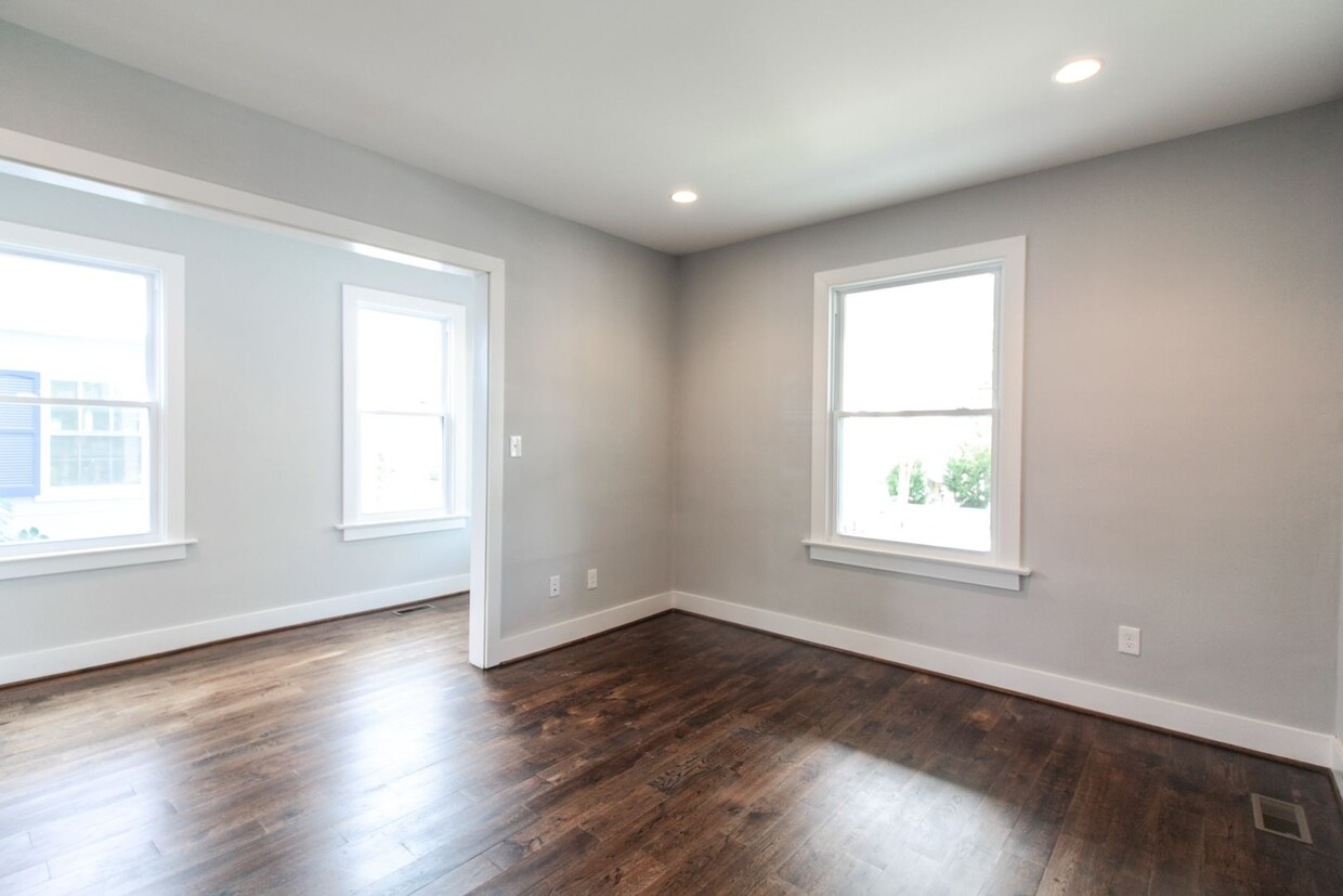 Foto principal - Gorgeous Renovated 6 Bed with Yard in hear...